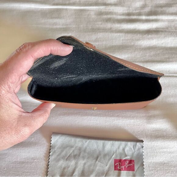 Ray-Ban Tan sunglasses or glasses case snap front cleaning cloth - Picture 3 of 3